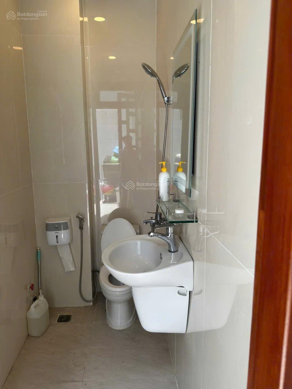 MT Thống Nhất P16 DT 4.5x25m 3 tầng vị trí đẹp kinh doanh ngay chợ Xóm Mới giá 19.5 tỷ Tl, dct 40tr