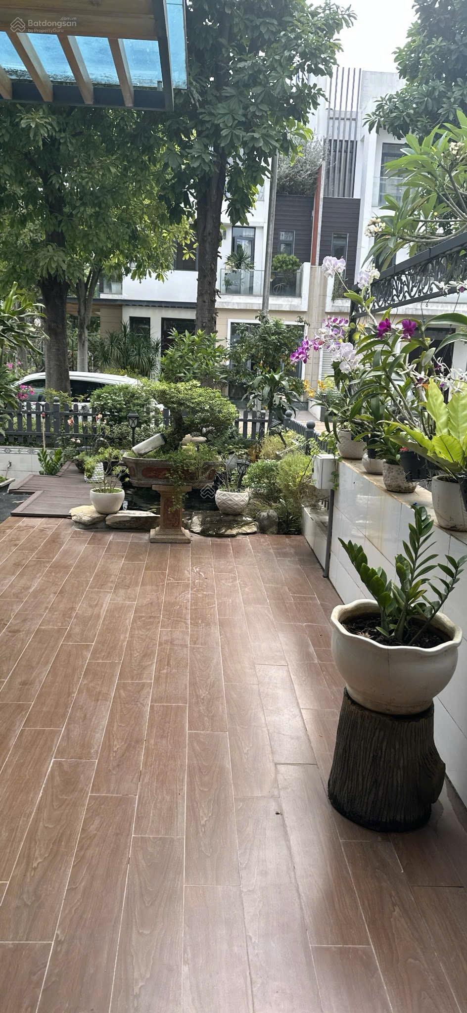 Lucasta villa DT 205m2. Nhà hoàn thiện có hồ cá koi đẹp. Sân vường rộng.sổ sẵn. Giá 27.5 tỷ Lucasta villa DT 205m2. Nhà hoàn thiện có hồ cá koi đẹp. Sân vường rộng.sổ sẵn. Giá 27.5 tỷ