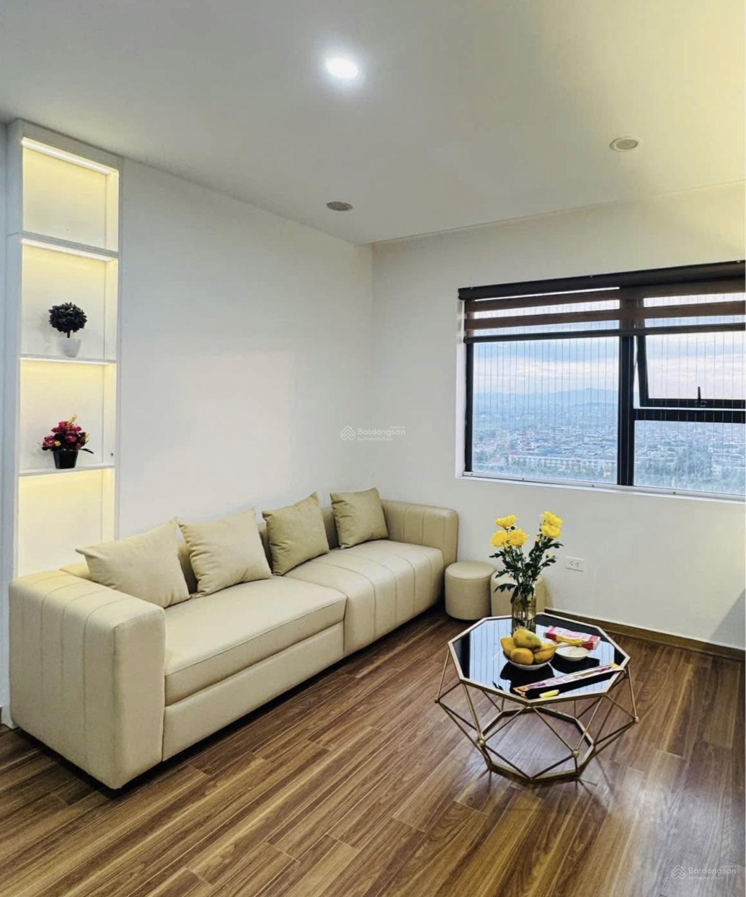 Bán nhà phố Nguyễn Trãi. Sát Royal. Dt:33m/6 tầng. Lô góc. Cho thuê:30tr/1 th. Giá: 6,8 tỷ