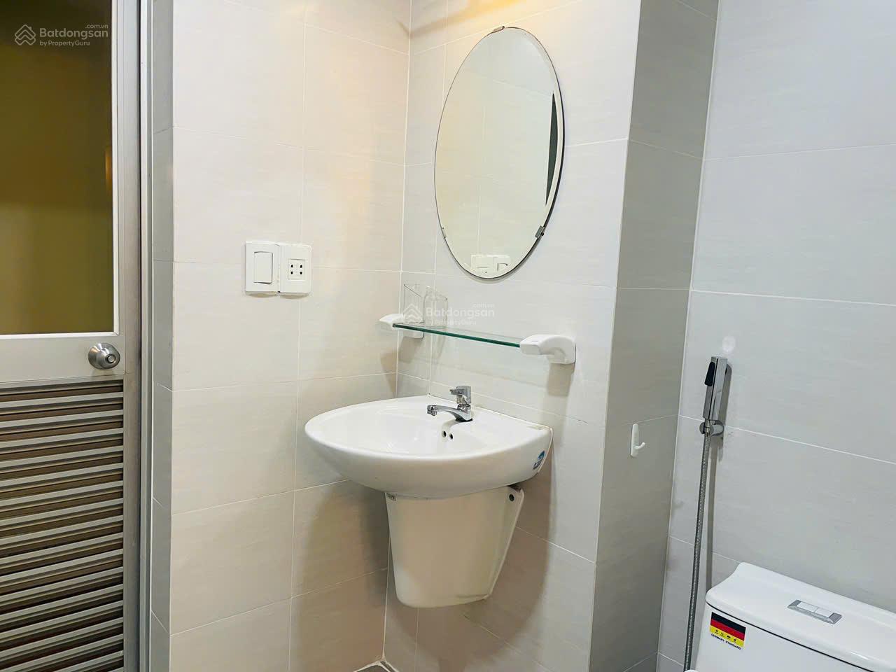 Bán căn hộ tầng cao, chung cư Sky Garden 2, 71m2, 02PN, giá 4.9 tỷ, nhà đang có hợp đồng thuê Bán căn hộ tầng cao, chung cư Sky Garden 2, 71m2, 02PN, giá 4.9 tỷ, nhà đang có hợp đồng thuê