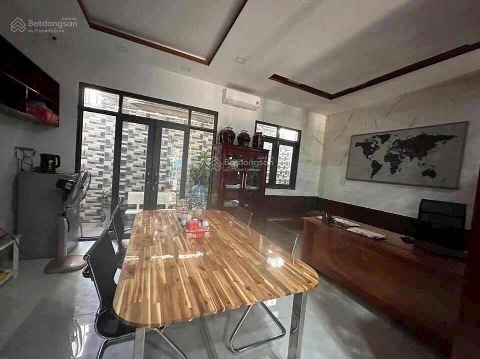 Nhà mặt tiền ngay khu dân cư Bình Hưng đối diện bến xe Quận 8