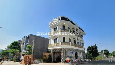 Bán nhà 1 trệt 2 lầu full nội thất, góc 2MT KDC gần trung tâm y tế Dĩ An, p.Tân Đông Hiệp Tp.Dĩ An
