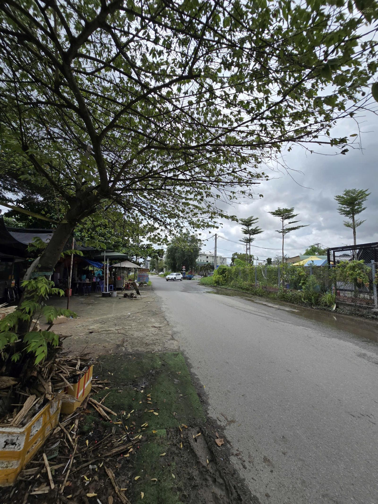 Bán miếng đất mặt tiền Bưng Ông Thoàn phường Phú Hữu, diện tích 132m2 giá 14,9 tỷ LH 0915 698 ***