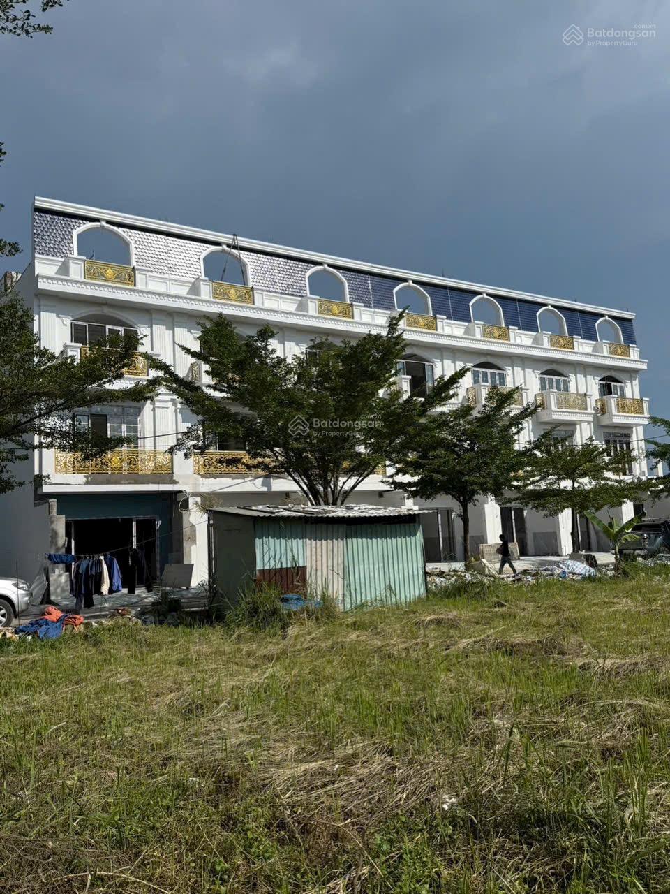 Nhà liền kề KDC Phúc An, full nội thất xịn, DT 5x16m, giá bán 9.8 tỷ xem nhà alo em Thúy Nhà liền kề KDC Phúc An, full nội thất xịn, DT 5x16m, giá bán 9.8 tỷ xem nhà alo em Thúy