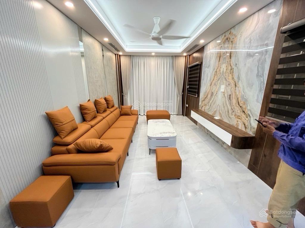 Bán nhà mặt phố Giáp Bát, 23,5 tỷ, 51m2, 3PN + 4WC + 6 tầng - thang máy nhập khẩu - full nội thất