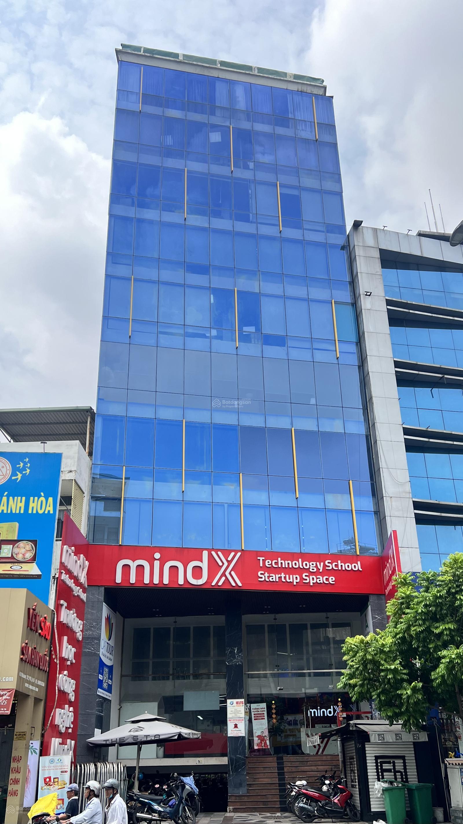 Ngộp Bank - Bán toà Building MT ngay CX Đô Thành Quận 3 - DT 11x20m, XD hầm 7 tầng - giá 42 tỷ