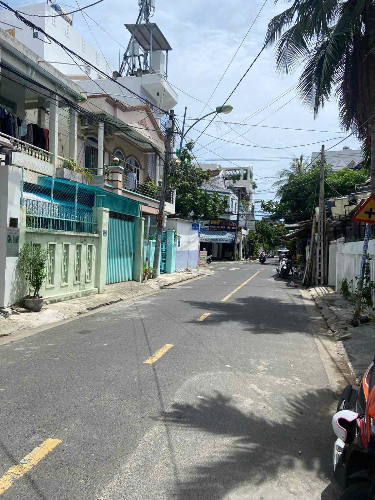 Toà căn hộ 7 tầng mặt tiền Hoa Lư, ngang 8m * cách biển Trần Phú: 700m giá: 20,5 tỷ