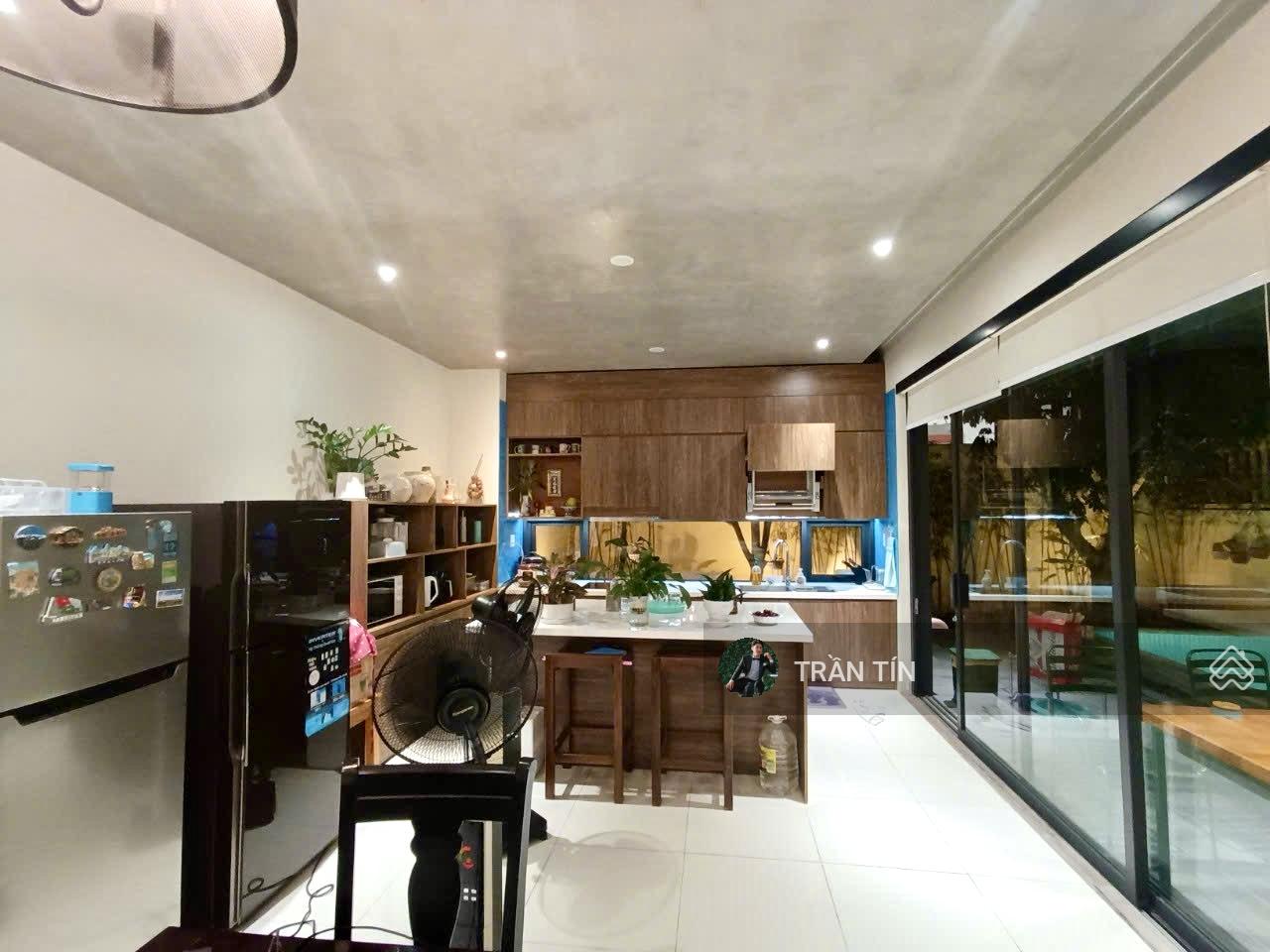 Biệt Thự 3 Tầng Euro Village 1, Có Hồ Bơi, Diện tích : 250m2, Giá bán : 50 Tỷ Biệt Thự 3 Tầng Euro Village 1, Có Hồ Bơi, Diện tích : 250m2, Giá bán : 50 Tỷ