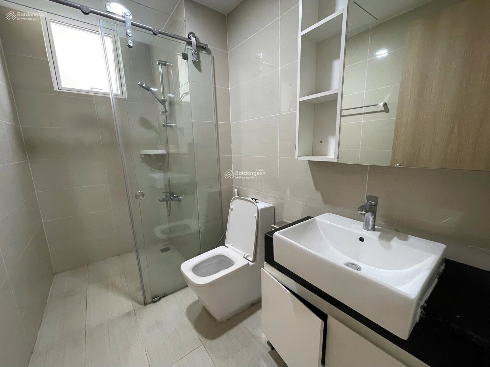 Cho thuê căn hộ Oriental plaza, DT: 83m2, 2PN, 2WC, nhà thoáng đẹp, giá 10tr/th .ĐT 0919 116 ***