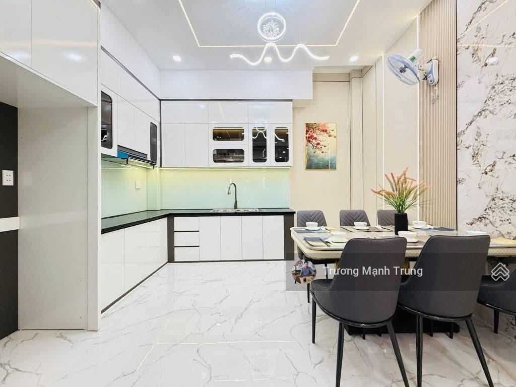 Hiếm có! Láng Hạ Đống Đa, gần ô tô, nhà mới vào ở luôn, có sân để xe, 4 ngủ full công năng