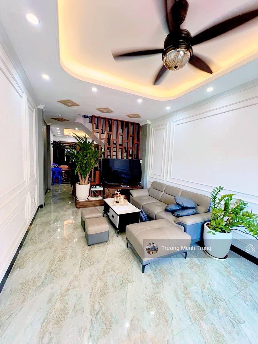 Hiếm có! Láng Hạ Đống Đa, gần ô tô, nhà mới vào ở luôn, có sân để xe, 4 ngủ full công năng