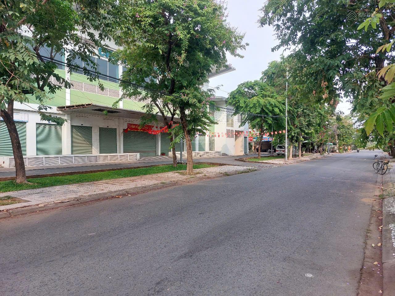 Bán gấp lô đất KDC số 1. Phường Thạnh Mỹ Lợi. Quận 2. Gần chợ TML.DT 6 x 17.5m (105m2) giá 14.3 tỷ Bán gấp lô đất KDC số 1. Phường Thạnh Mỹ Lợi. Quận 2. Gần chợ TML.DT 6 x 17.5m (105m2) giá 14.3 tỷ