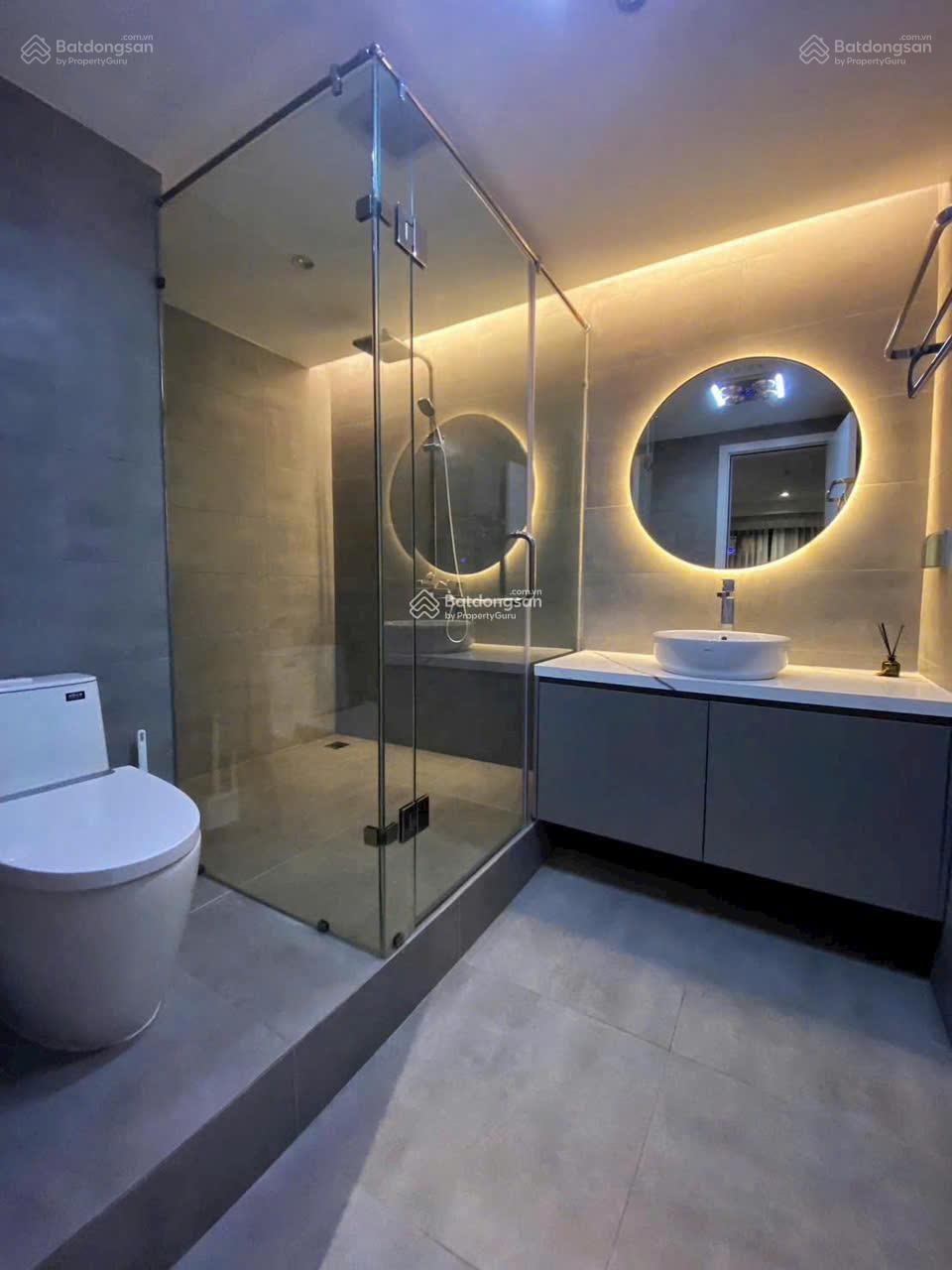 Bán gấp căn hộ số 60 Hoàng Quốc Việt diện tích 120m2 - 3pn - 2vs căn góc full nội thất