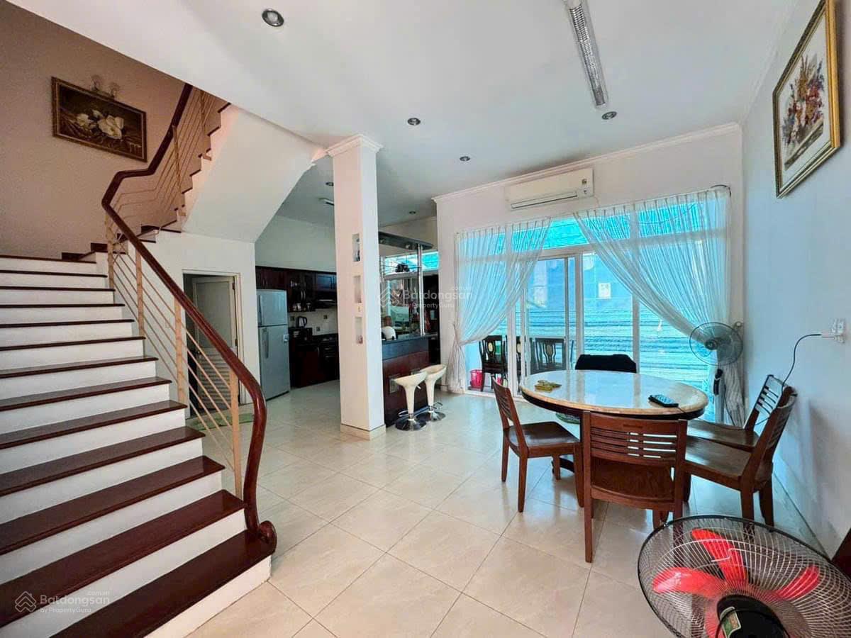 Bán Biệt thự Hưng Thái, 7x18m, giá 35 tỷ liên hệ:093862838 Nhân