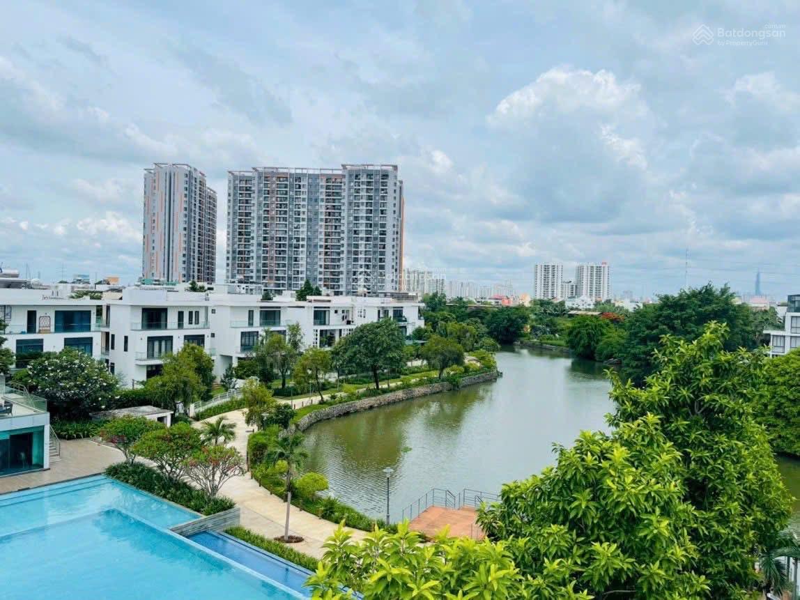 Cần bán biệt thự Lucasta Khang Điền full nội thất, giá tốt nhất dự án. LH: 0904 936 ***