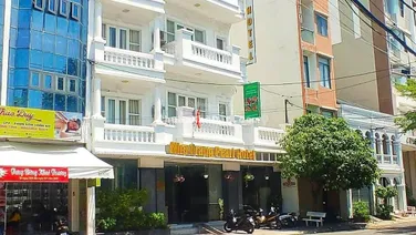 Khách sạn 5 tầng Phan Đình Phùng _ đi ra biển Trần Phú 300m  Giá: 42 tỷ