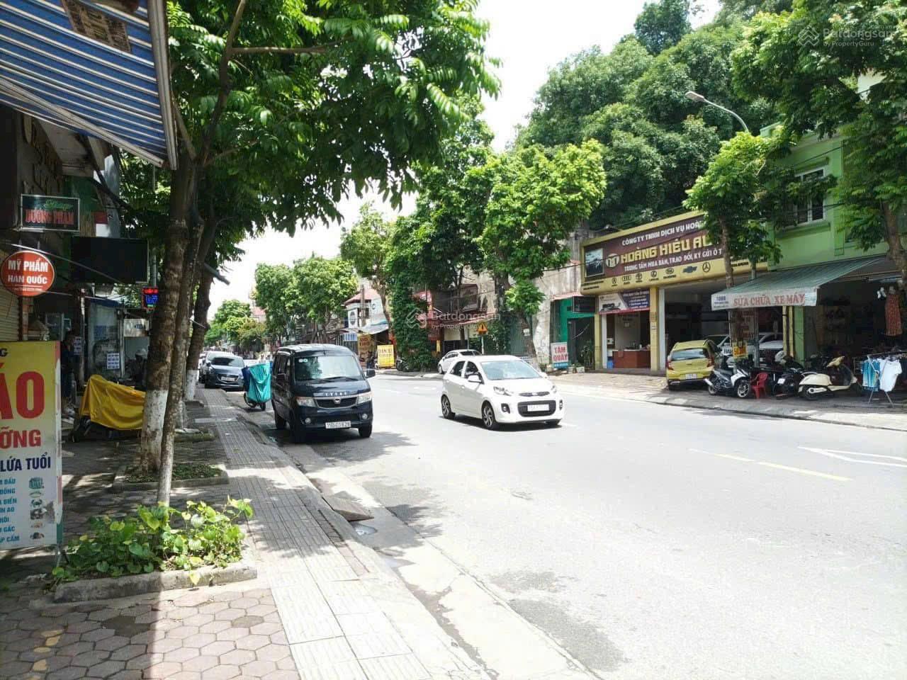 Hàng hiếm, mặt đường Trần Nhân Tông ngay đoạn đầu Quán Trữ. Kiến An