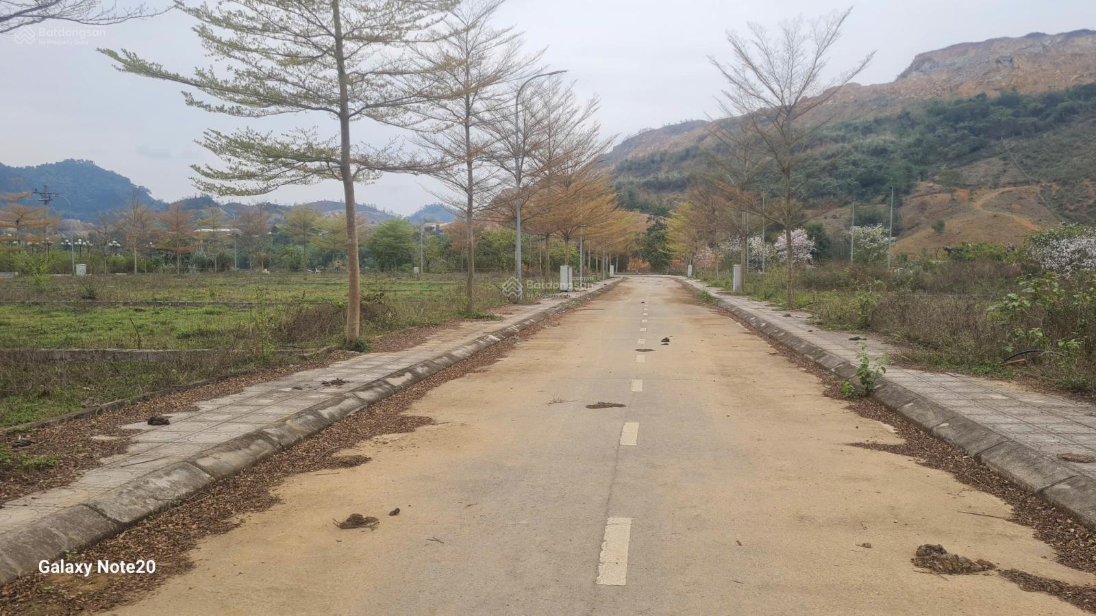 Bán đất tái định cư gần cao tốc Hòa Bình. Diện tích 419m2, thổ cư 100%