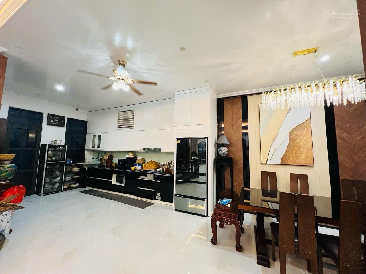 Biệt thự góc mặt công viên Venice 180m2, siêu đẹp, ô chờ thang máy, chỉ 22,9 Tỷ,