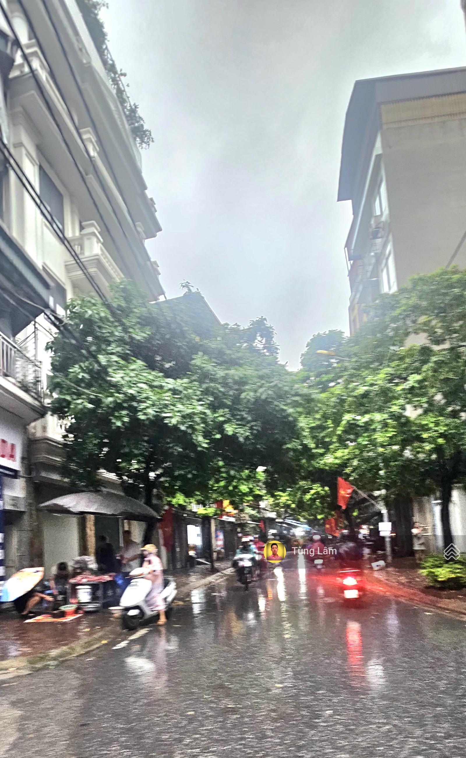 Ảnh thật! MP Gốc Đề Minh Khai, đường rộng 11m, vỉa hè to, DT 82.5m2 - MT 11.46m - gía hời 340tr/m2