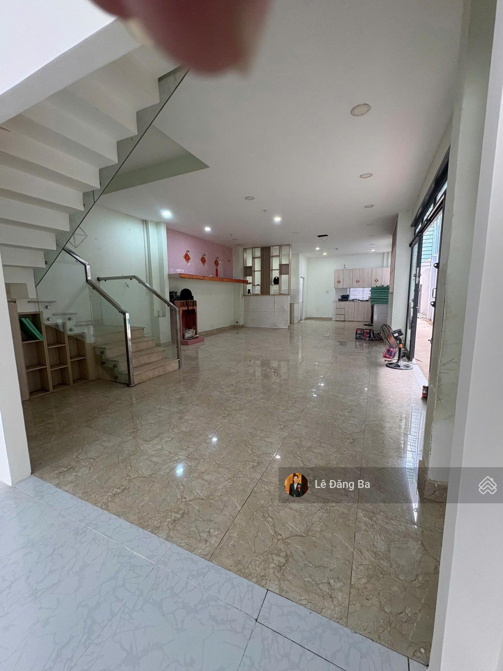 Cho thuê mặt bằng - mặt tiền đường Thoại Ngọc Hầu, ngang 9,76m, dài 47,44m, giá 80 triệu/tháng (TL)