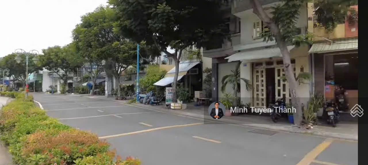 Bán nhà MT Cao Văn Lầu khu Hành chính Quận, đối diện công viên, vỉa hè 4m tiện KD đa ngành nghề