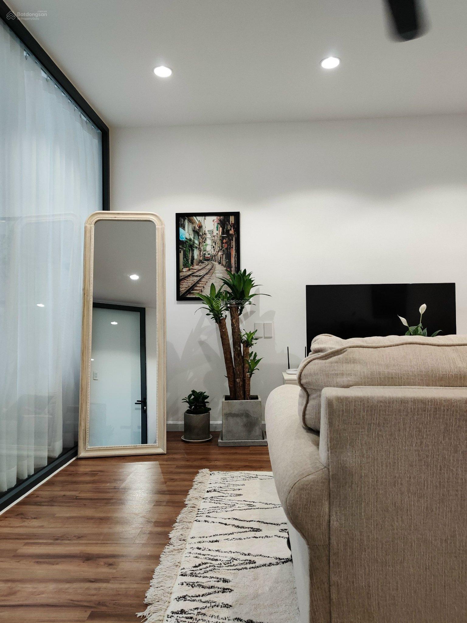 Bán nhà mặt tiền đường Bạch Mã, phường 15, quận 10. DT 13x25m