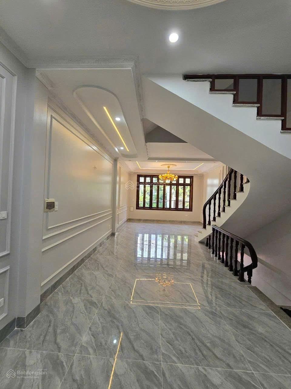 Bán nhà 5 tầng, 67,5m2 tái định cư Lai Xá, Hoài Đức gần Quốc Lộ 32 và Vành Đai 3.5, giá 15.5tỷ