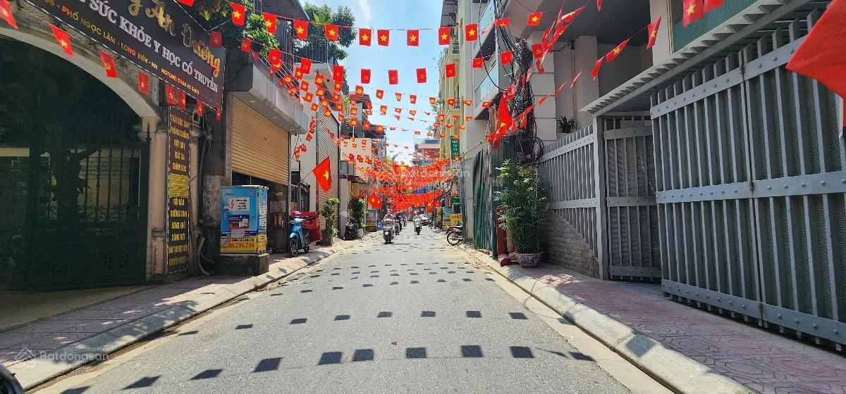 Chính chủ bán gấp phố Ngọc Lâm 144m2, 10T thang máy, MT 8m giá 40tỷ, dòng tiền khủng, kinh doanh