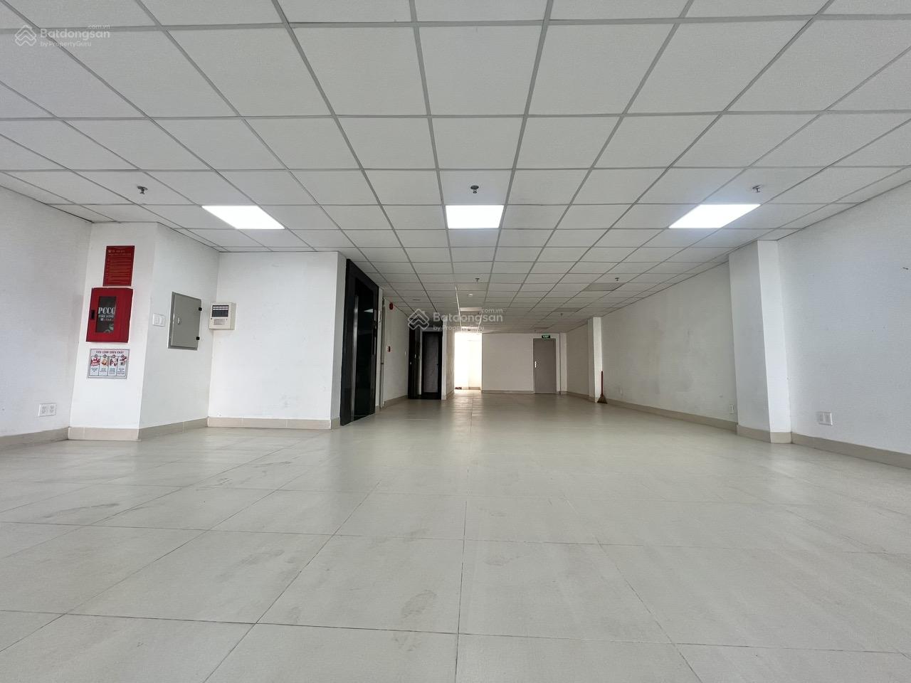 Cho thuê tòa nhà văn phòng khu K300 Đường A4, 12, Tân Bình, 120 triệu, 1000m2, chính chủ