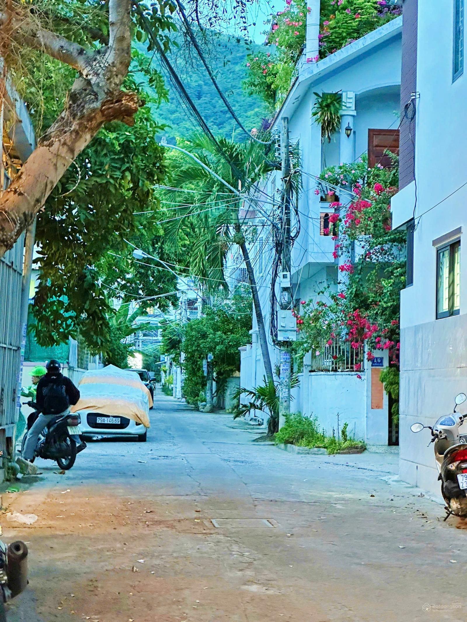 Góc 2 mặt tiền Nguyễn Khắc Viện, ngang 6m * cách biển Ba Làng: 300m * Giá: 5,5 tỷ