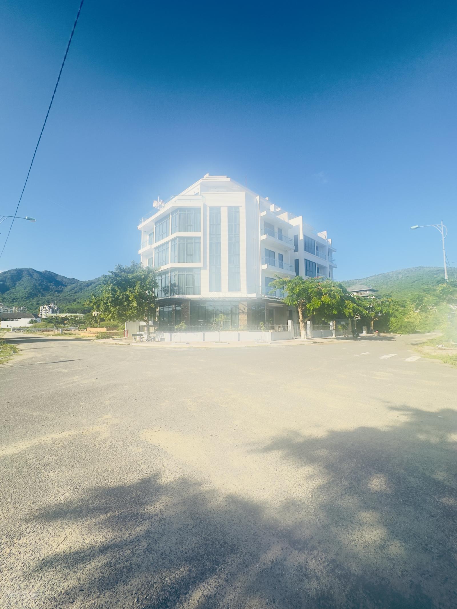 Bán lô biệt thự đường Xuân Thuỷ, KĐT Vĩnh Hoà, Nha Trang - 303,4m2 ngang 10m - giá chỉ 59 triệu/m2