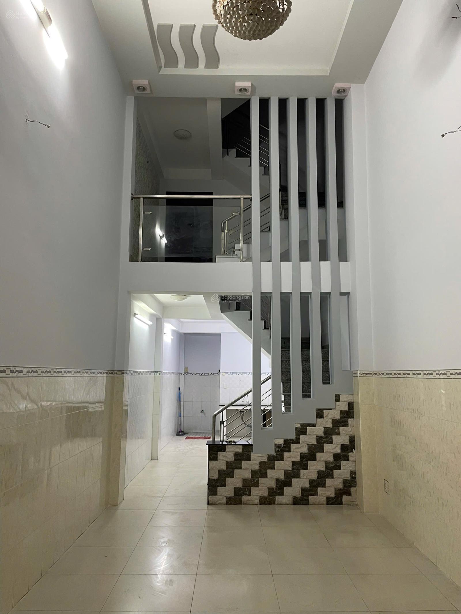 Chính chủ. Nhà 1 lững 2 lầu sân thượng Đs 30 P6 GV . Ngay chợ An Nhơn. DT 3.4 x 13 . Giá 5.5 tỷ Chính chủ. Nhà 1 lững 2 lầu sân thượng Đs 30 P6 GV . Ngay chợ An Nhơn. DT 3.4 x 13 . Giá 5.5 tỷ