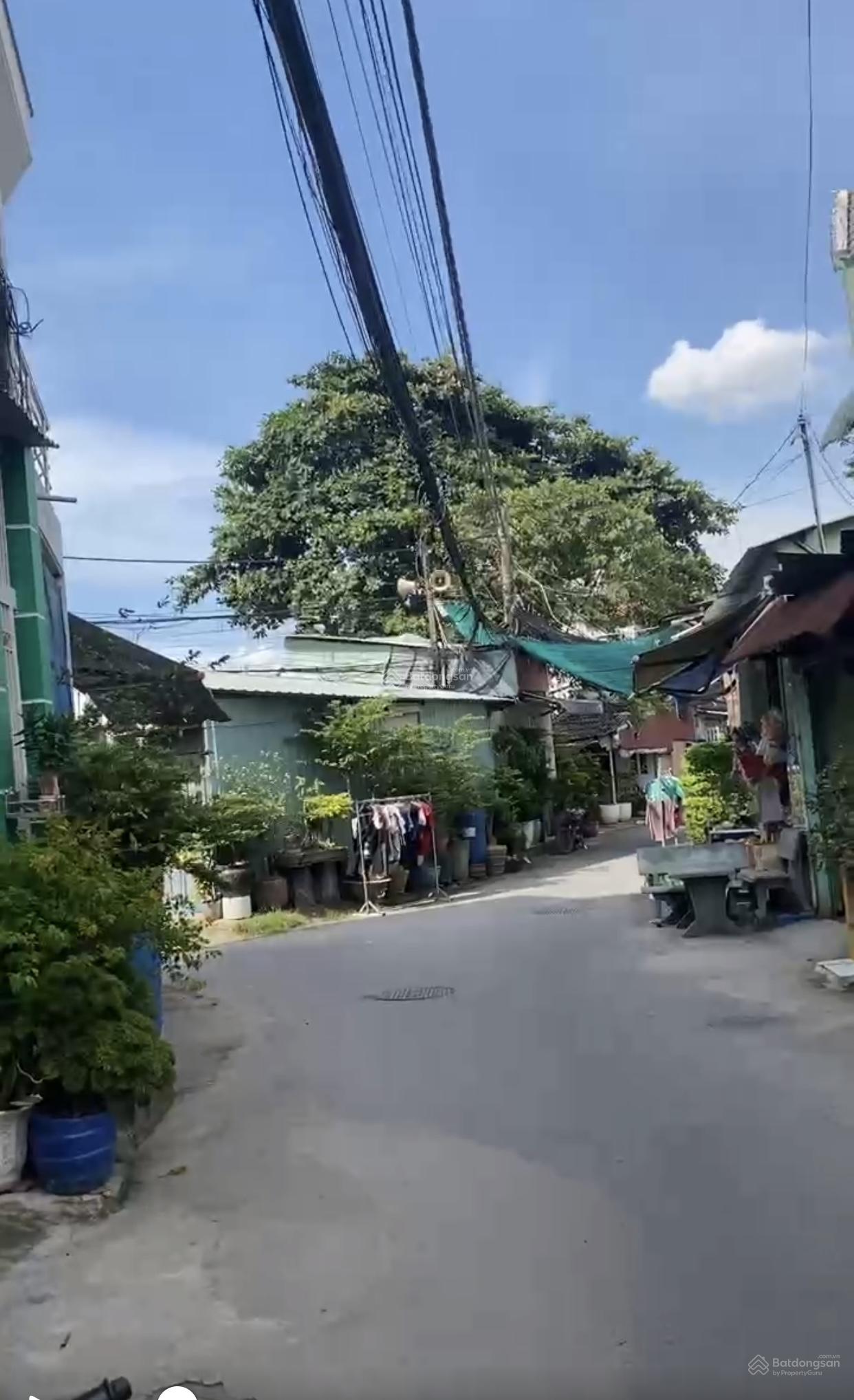 Bán căn nhà phố , đường oto, 3 lầu , cách siêu thị và bệnh viện 200m , nhà hoàn công đầy đủ