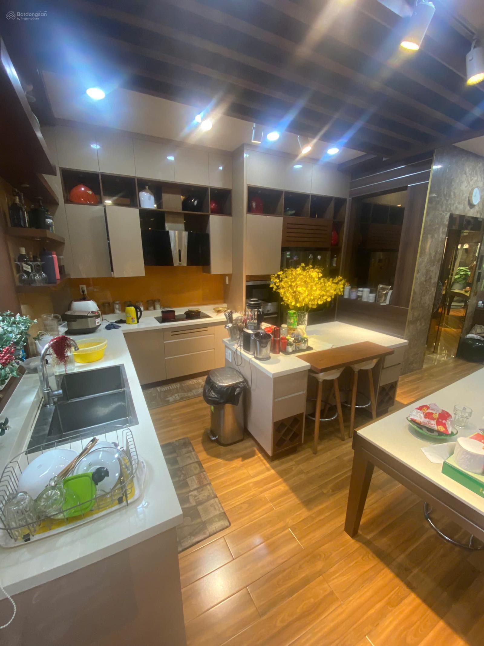 Chính chủ cần bán nhà mới đẹp KDC Đại Phúc. DT 90m2 3 lầu, sổ hồng giá 10,5 tỷ. LH Duyên 0901 023 ***