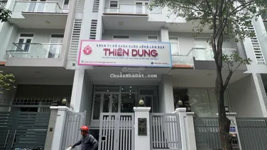 Cho thuê tầng trệt nhà phố Himlam mặt tiền Đường cạnh Lotte Mart, DT: 100m2 full nội thất văn phòng