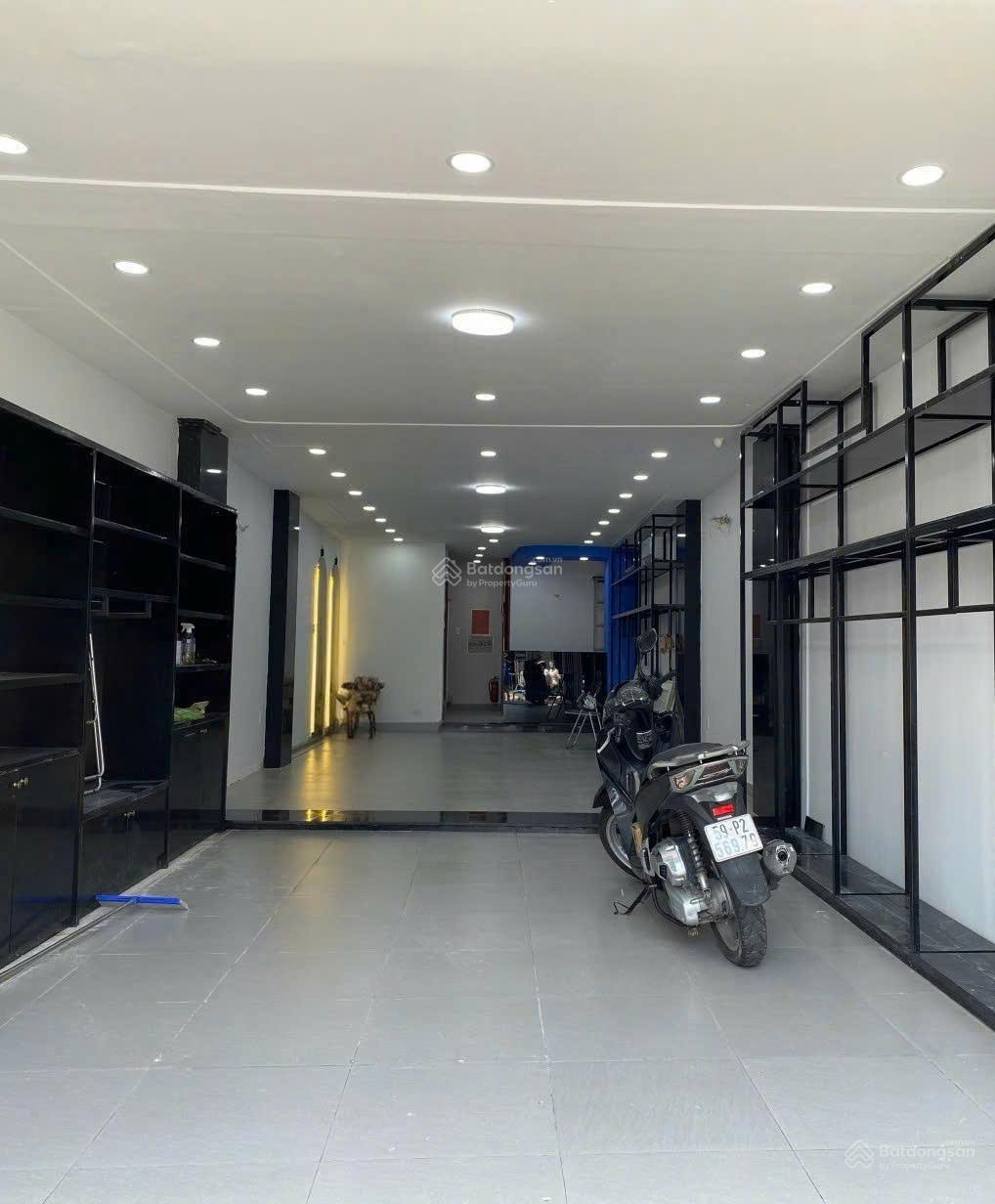 Cần cho thuê nhà MT 993A Đường 3/2 P.7 Q.11