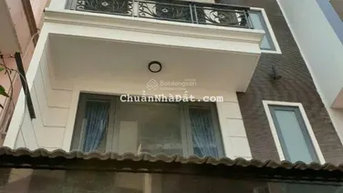 Cần cho thuê nhà MT 993A Đường 3/2 P.7 Q.11