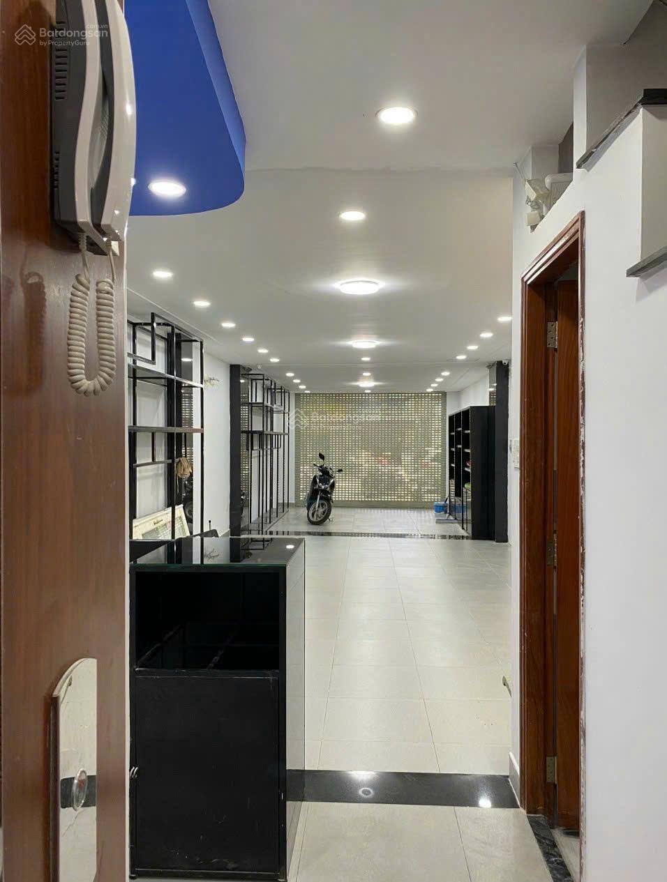 Cần cho thuê nhà MT 993A Đường 3/2 P.7 Q.11