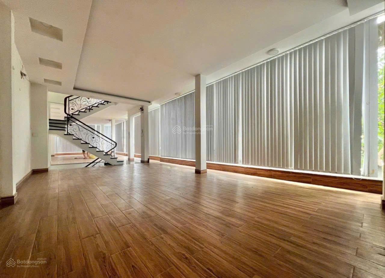 Cần cho thuê góc 2 MT 281A Huỳnh Văn Bánh, P. 11 Q. Phú Nhuận