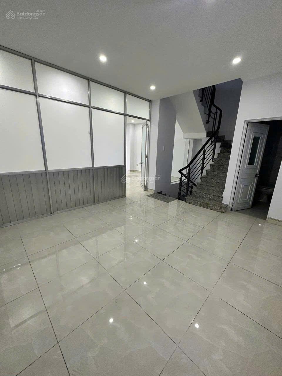 Cần cho thuê nhà ngay MT Lê Văn Sỹ, P. 14, Q. 3 gần khúc Trần Quang Diệu