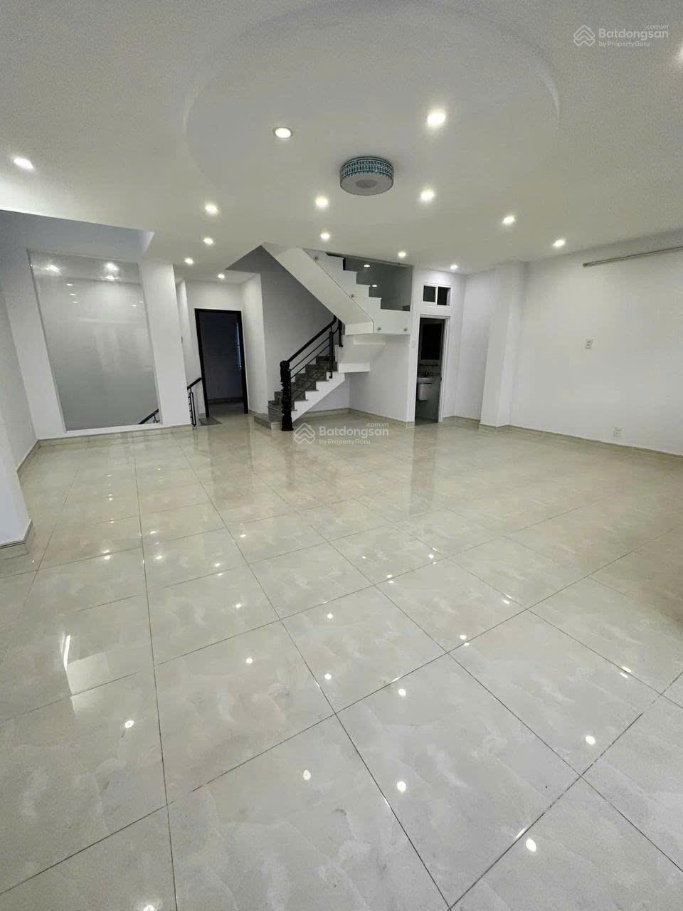 Cần cho thuê nhà ngay MT Lê Văn Sỹ, P. 14, Q. 3 gần khúc Trần Quang Diệu