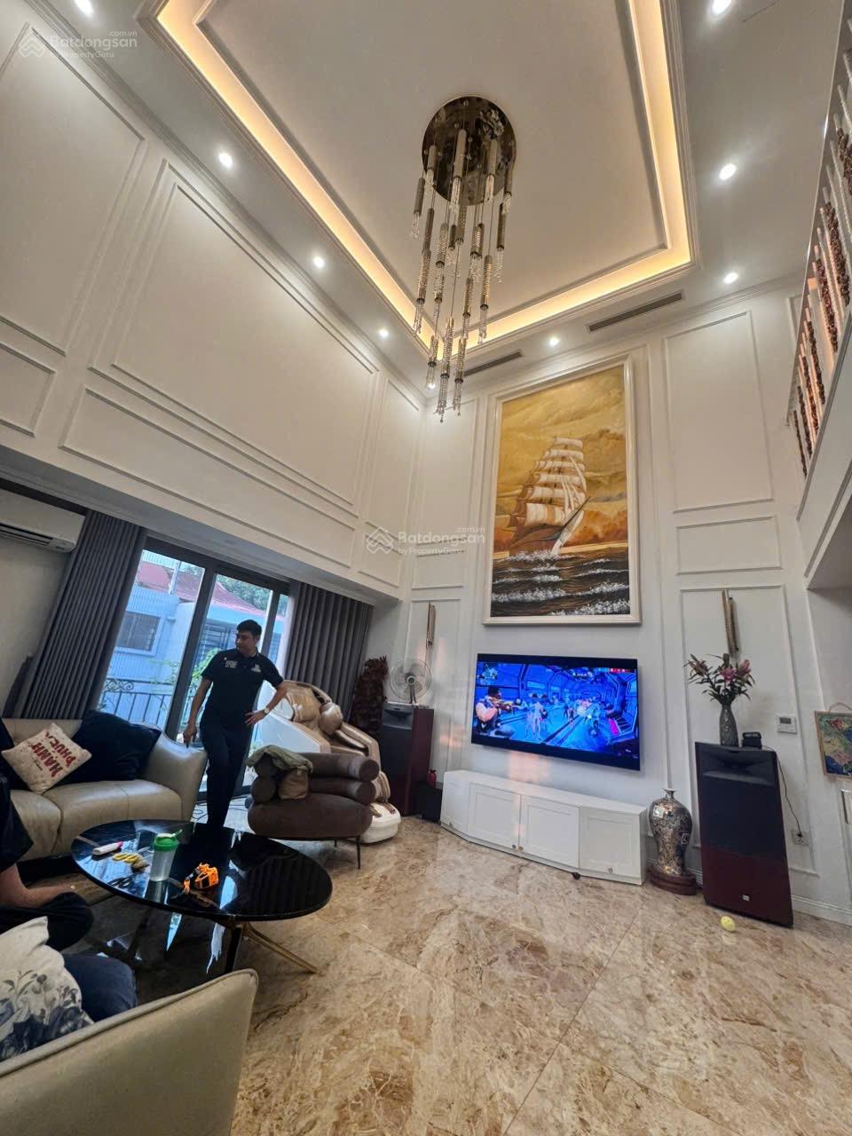 Văn Quán lô góc thang máy nội thất 7 tỷ view hồ điều hoà 95m2 6 tầng MT 18m giá đầu tư nhỉnh 30 tỷ