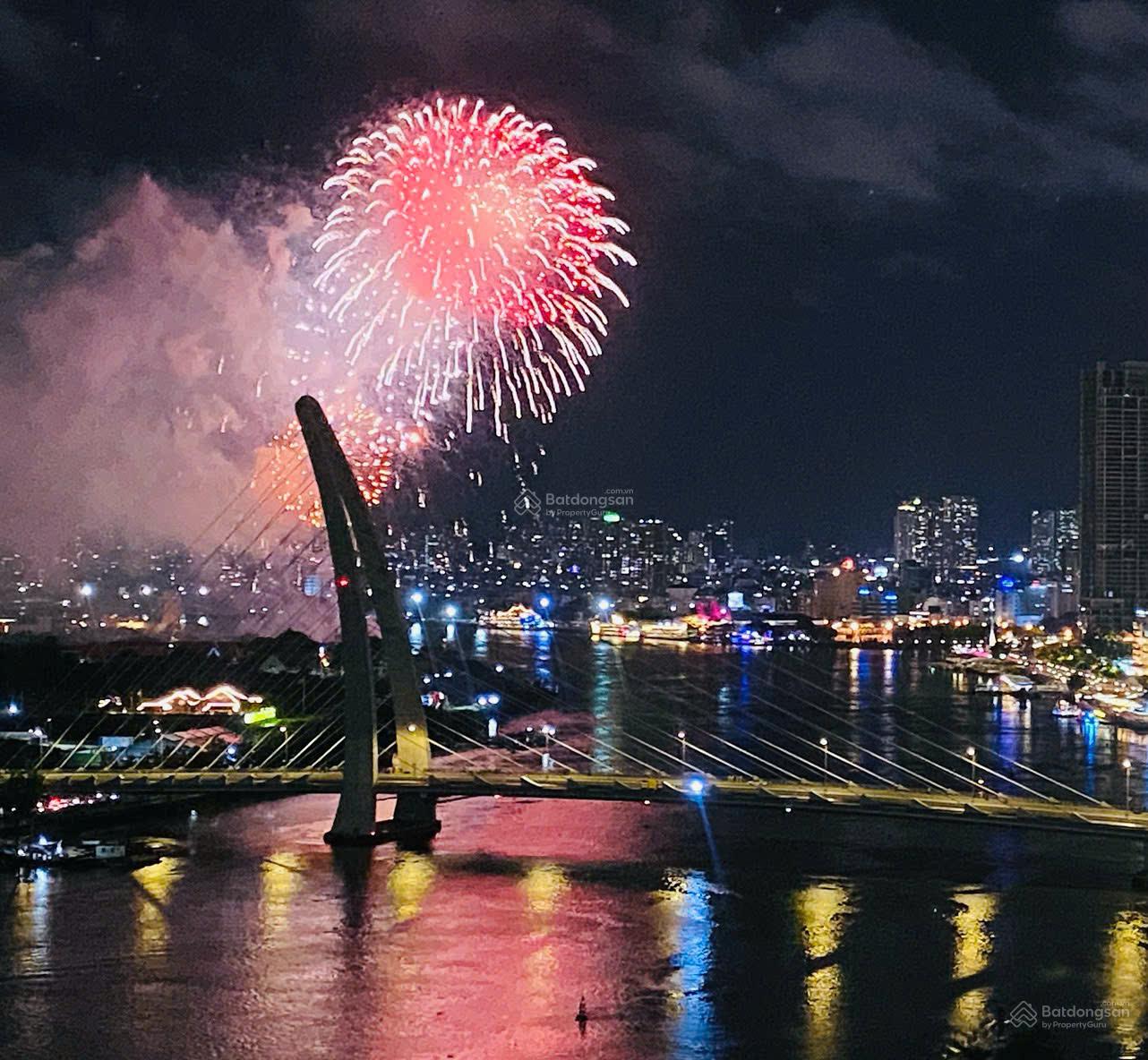 Bán Căn Góc 03PN Vinhomes Golden River, View Trực Diện Sông và Bitexco, Giá: 30tỷ. LH.0932 685 ***