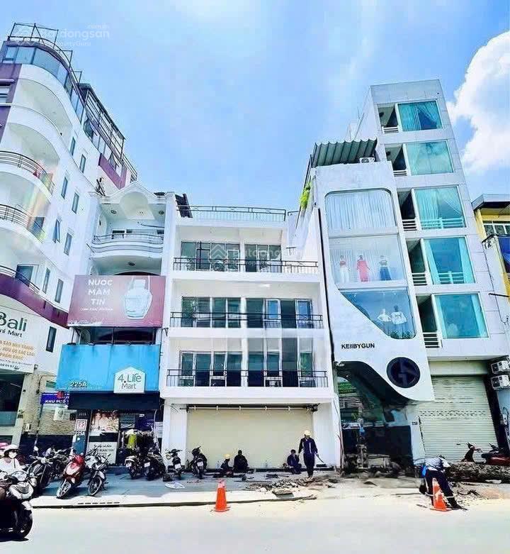 Bán nhà mặt tiền Võ Văn Tần - DT: 12x22m. Công nhận: 225m2 - CTXD: hầm + 8 tầng - giá bán: 90 tỷ