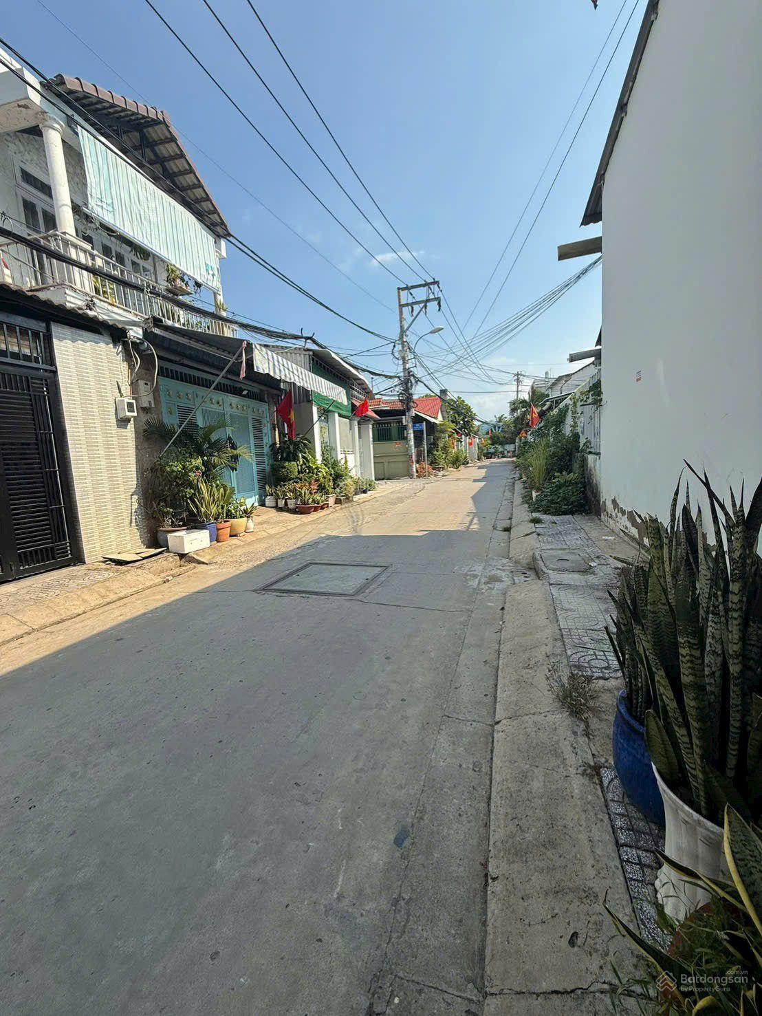 Hiếm bán - Nhà hẻm xe hơi 5,2 tỷ - 3 lầu - 4m x 18m - Xã Phước Kiển sát MT Lê Văn Lương