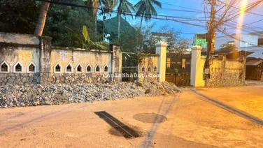 Mặt tiền Hoà Trung, khá gần Nguyễn Chích, cách biển Hòn Chồng: 1,6km, giá: 3,5 tỷ