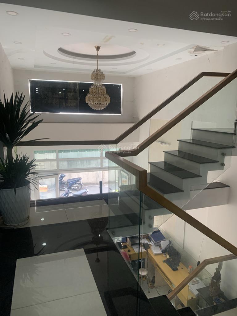 Bán nhà Tân Bình, 5 tầng, 60m2, vài bước ra Trường Chinh, HXH, nhà đúc, an ninh, chỉ vài bước ra MT