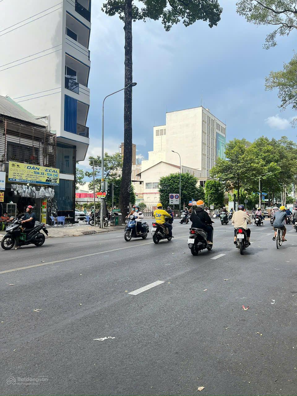 Bán nhà mặt tiền đường Nguyễn Chí Thanh ngay Nguyễn Kim Q.10. DT 8x28m - DTCN 218.7m2 - giá 74 tỷ