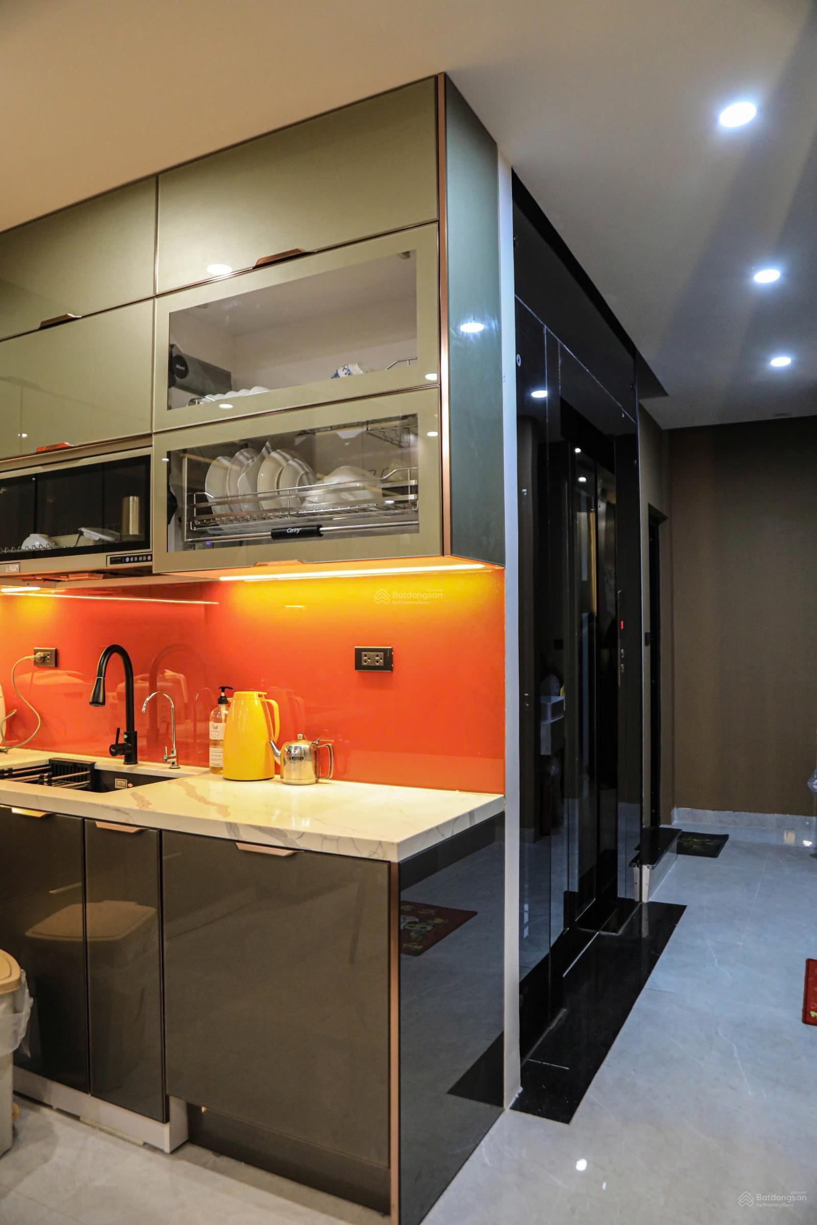 Chính chủ bán nhà phân lô ô tô tránh ngõ 106 Hoàng Quốc Việt - 55m2x5T giá 22.8 tỷ. LH 0888 486 ***